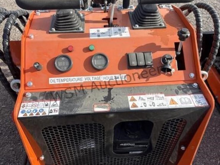 2026-sdl-36c-stand-up-skid-steer-image-10