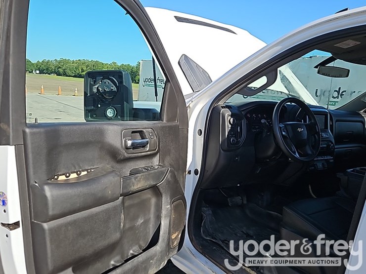 2022-chevrolet-2500hd-image-21