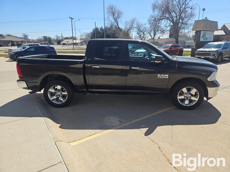 2017-ram-1500-big-horn-image-4