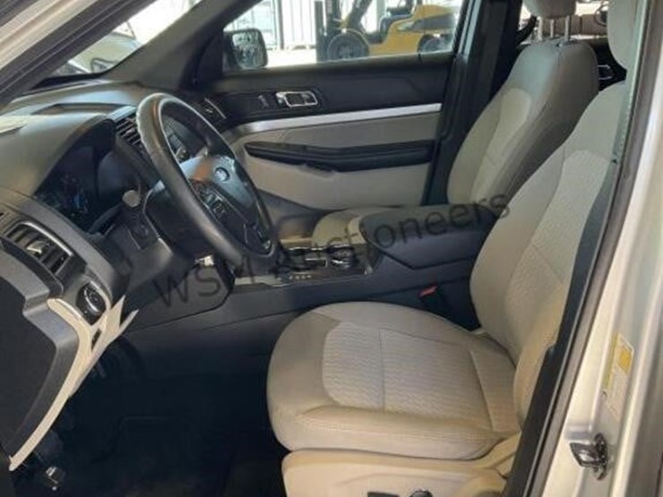 2018-ford-explorer-image-22