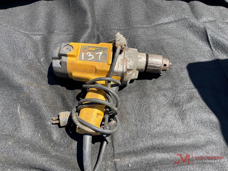 dewalt-electric-drill-image-1