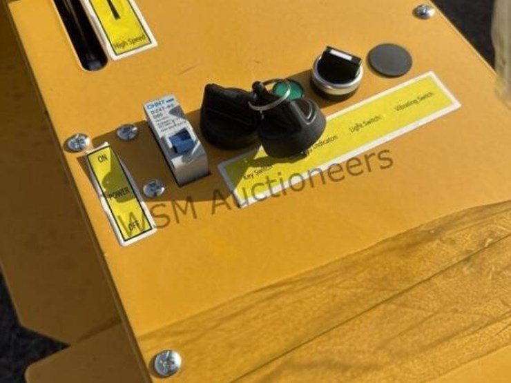 2026-sdl-850-vibratory-roller-image-10