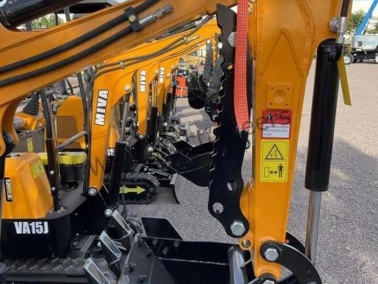 2026-miva-15-mini-excavator-image-6