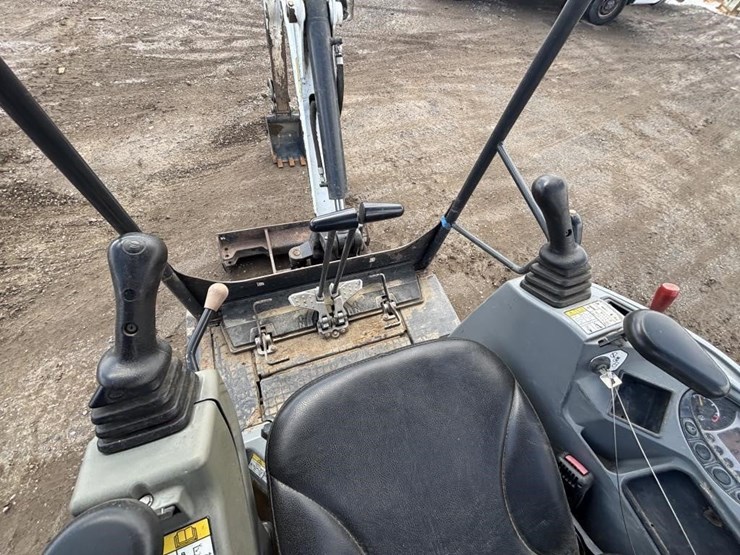 2020-bobcat-e20-image-23