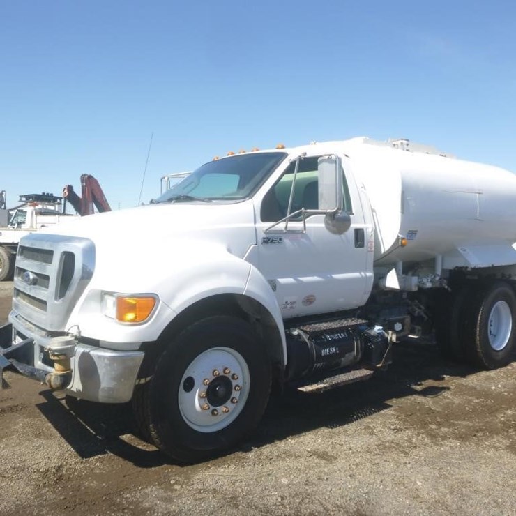 2015 FORD F750