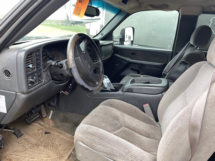 2003-gmc-sierra-2500-image-15