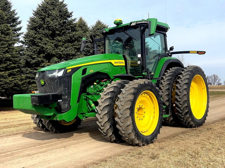 2022-john-deere-8r-370-image-1