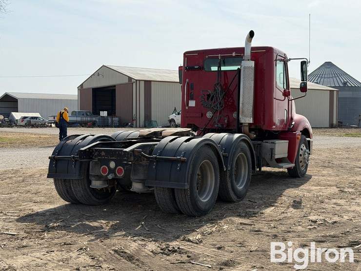 2006-freightliner-columbia-120-image-5