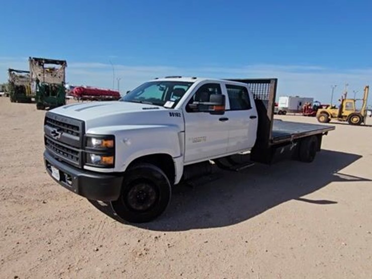 2022-chevrolet-silverado-6500hd-image-1
