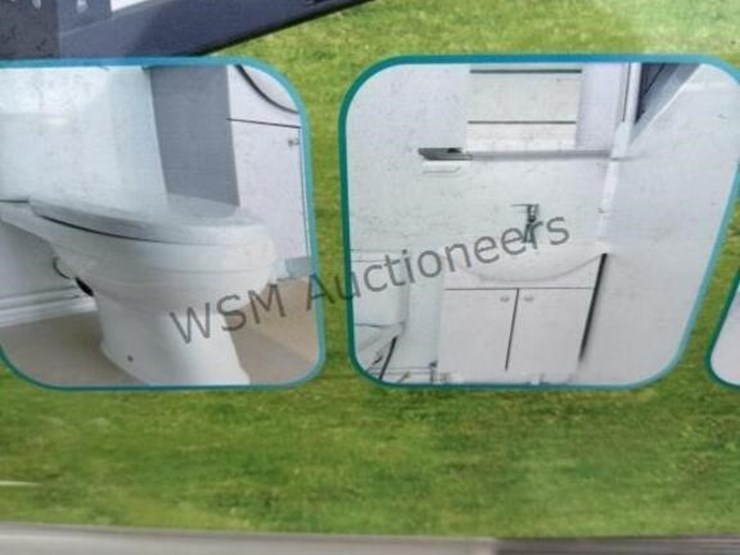 mobile-toilet-unit-image-13