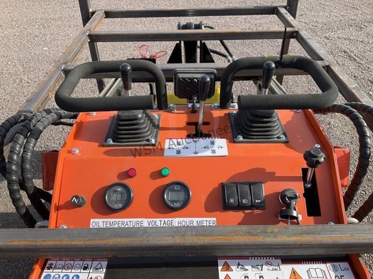 2026-sdl-36c-stand-up-skid-steer-image-8