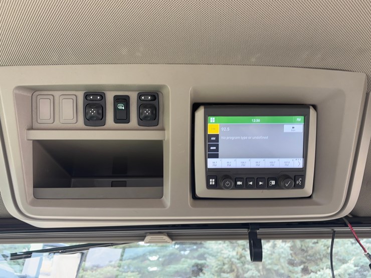 2024-john-deere-9rt-590-tractor-image-26