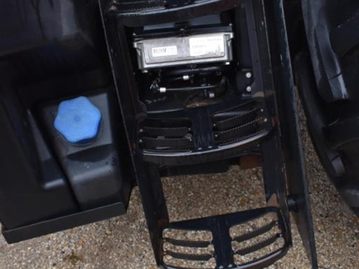 new-holland-845tl-image-19