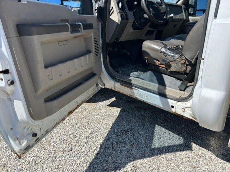 2010-ford-f250-xl-image-18