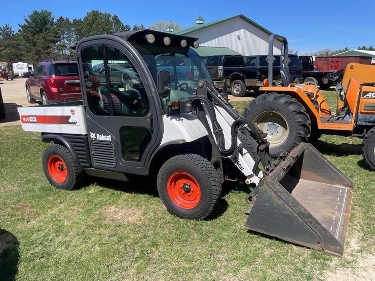 2014-bobcat-toolcat-5600-image-1