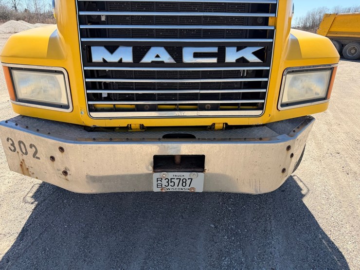 1995-mack-cl713-image-31