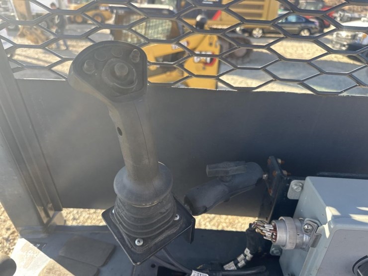 2014-deere-450j-image-42