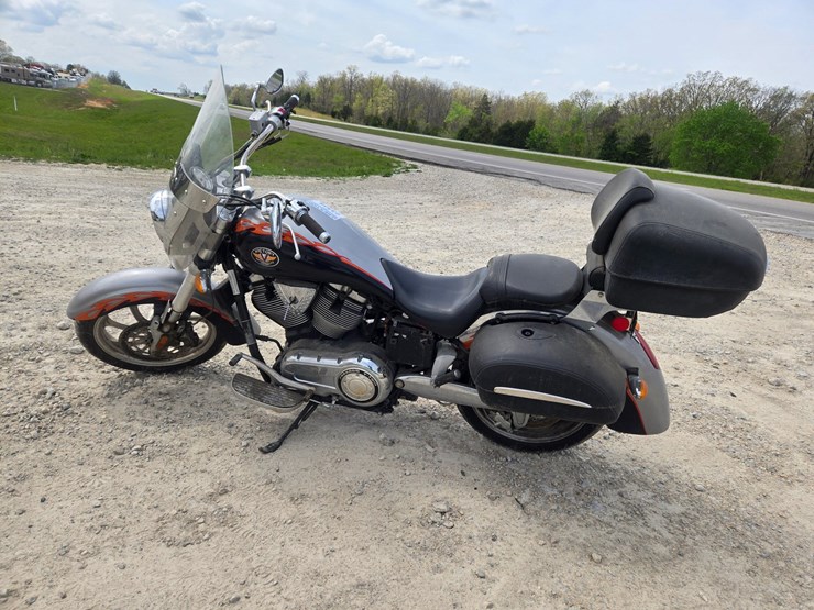 #23348-•-2006-victory-kingpin-motorcycle-image-14