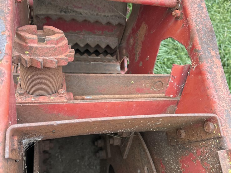 new-holland-707-image-9