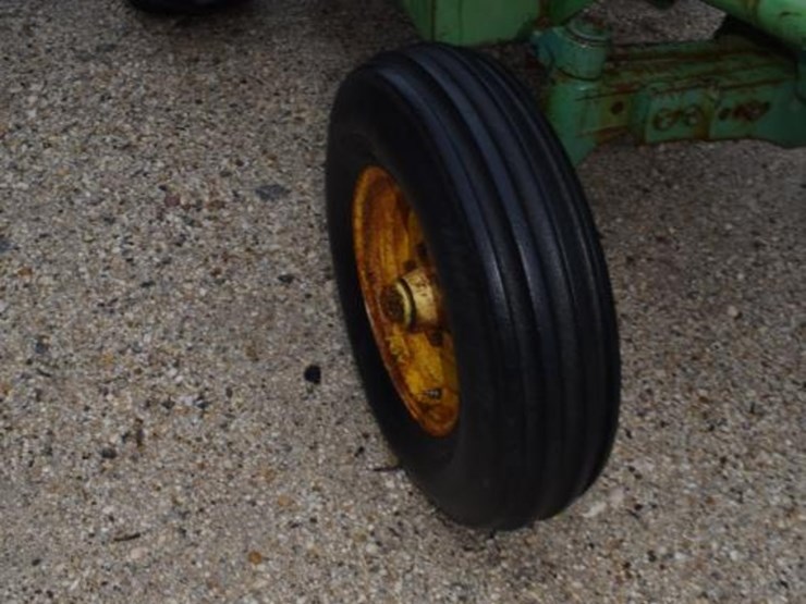 john-deere-2440-image-3