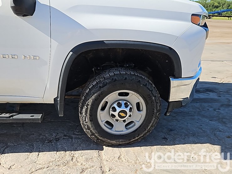 2022-chevrolet-2500hd-image-9