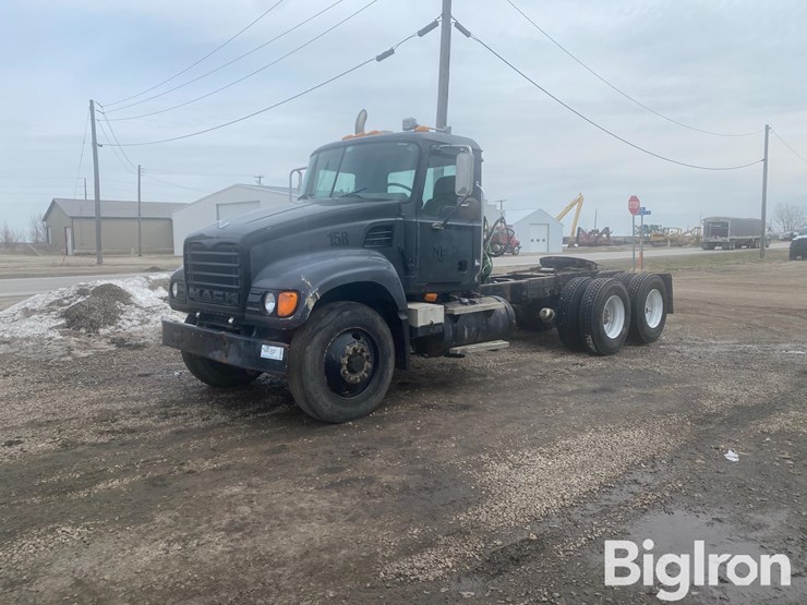2005-mack-granite-cv713-image-1