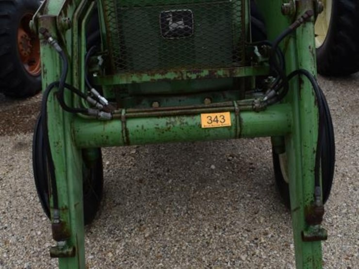 john-deere-2440-image-17