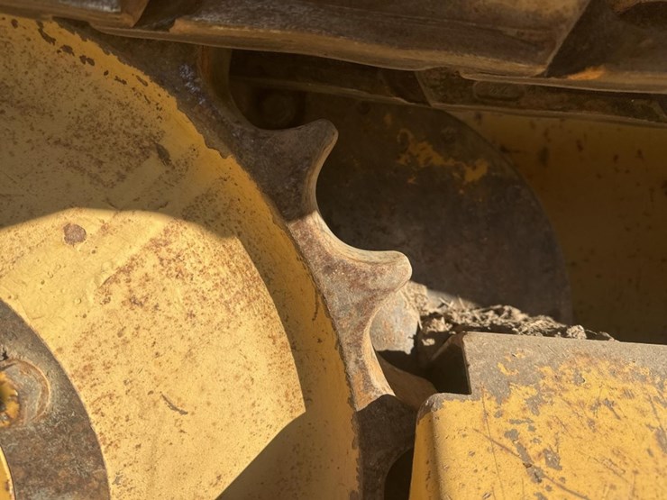 2014-deere-450j-image-55