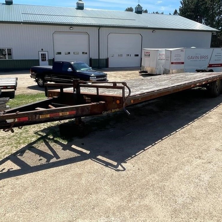 90"x26'+3' tandem axle deck over trailer