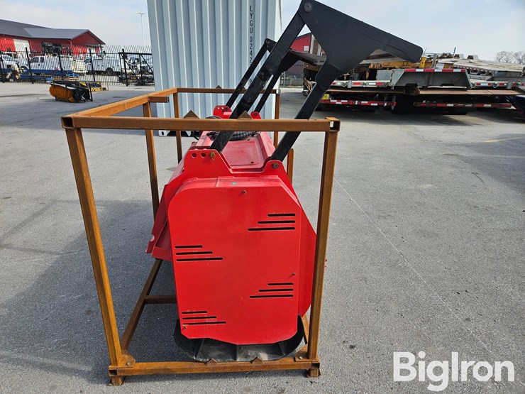 2025-massey-ferguson-730-image-4