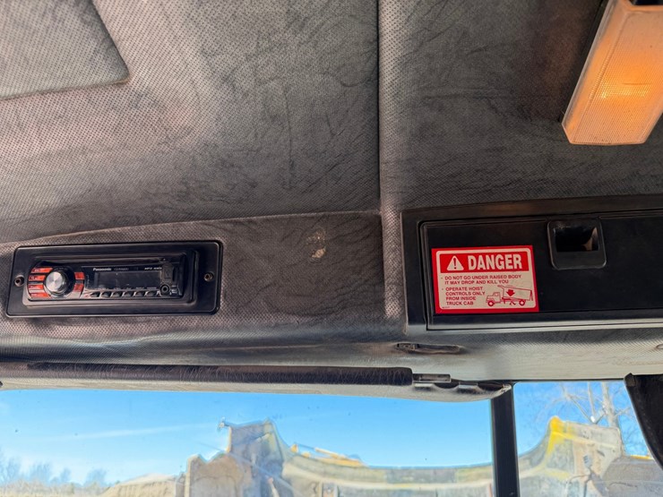 1995-mack-cl713-image-58