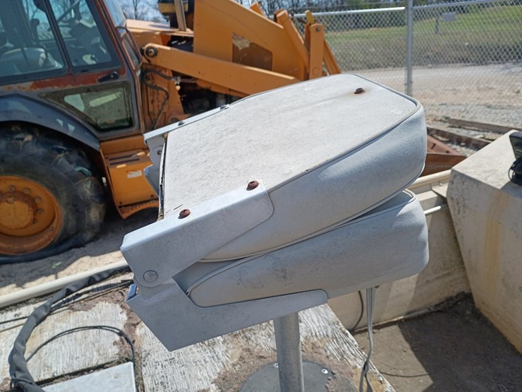 #23725-•-1986-star-bass-boat-and-trailer-image-18