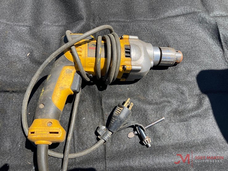 dewalt-electric-drill-image-2