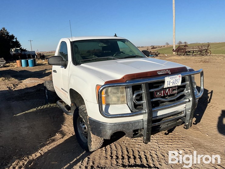 2008-gmc-sierra-2500-image-3