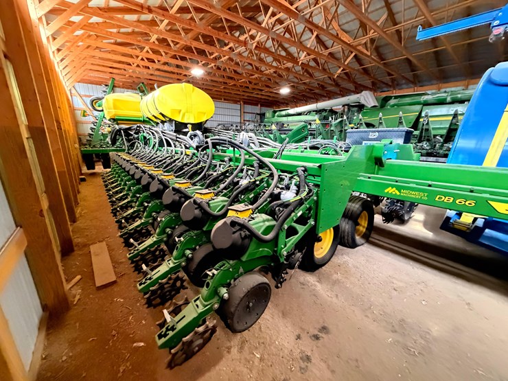 2024-john-deere-db66-image-19