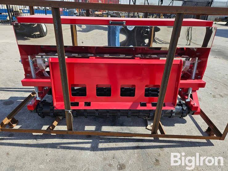 2025-massey-ferguson-730-image-6