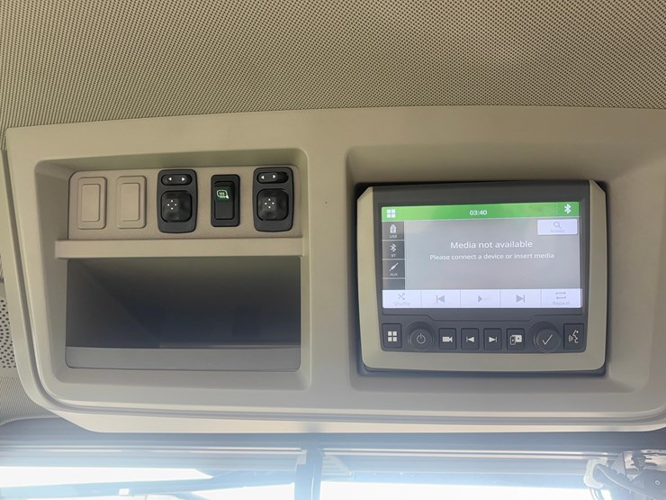 2022-john-deere-9rt-570-image-21