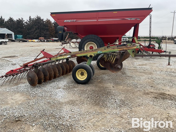 john-deere-210-image-4