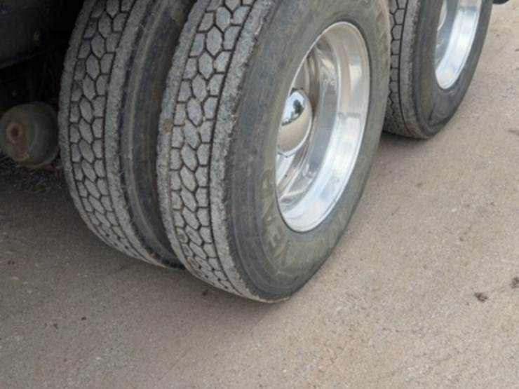 1990-peterbilt-379-image-9