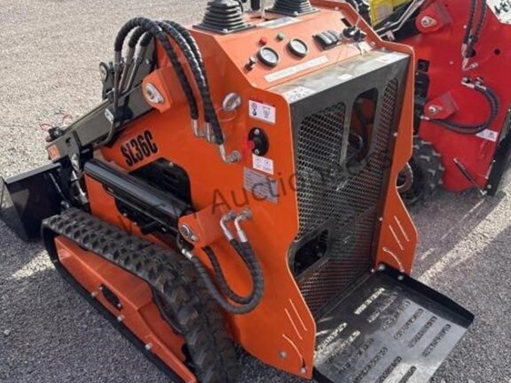 2026-sdl-36c-stand-up-skid-steer-image-4