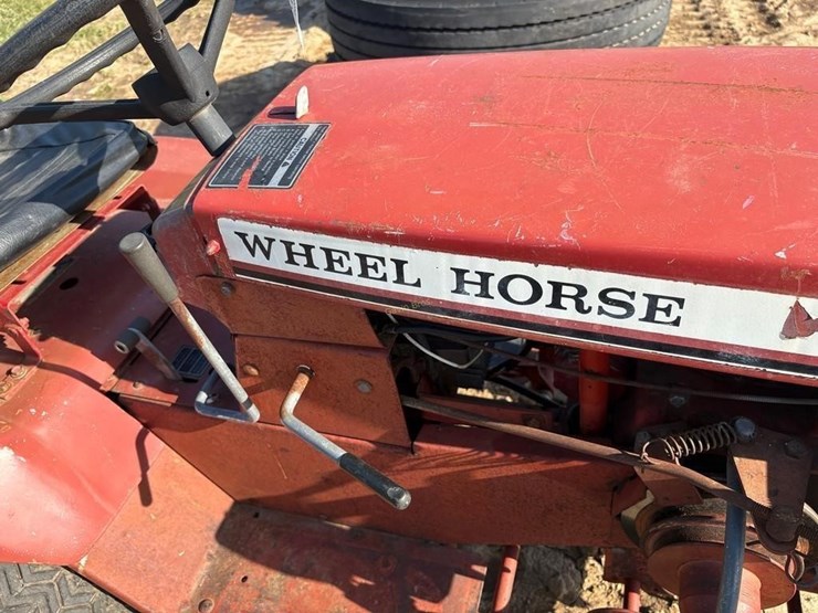 wheelhorse-c121-image-3