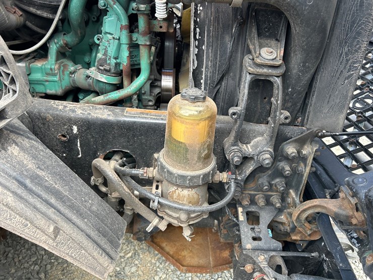 2009-volvo-10-image-36