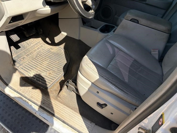 2004-dodge-durango-image-9