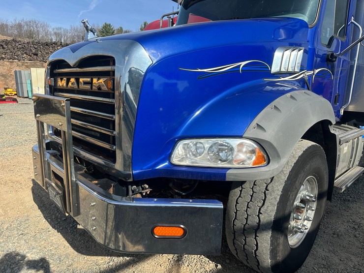 2019-massey-ferguson-8-image-9