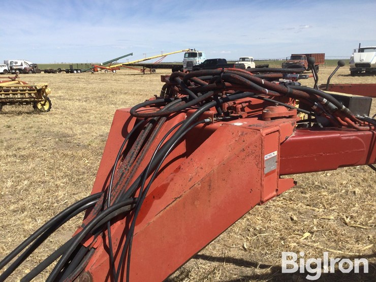 new-holland-216-image-9