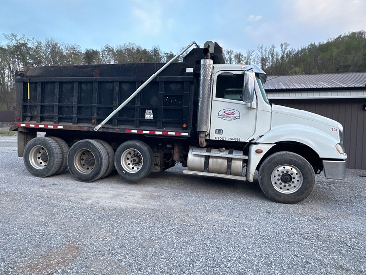 2014-freightliner-columbia-120-image-1