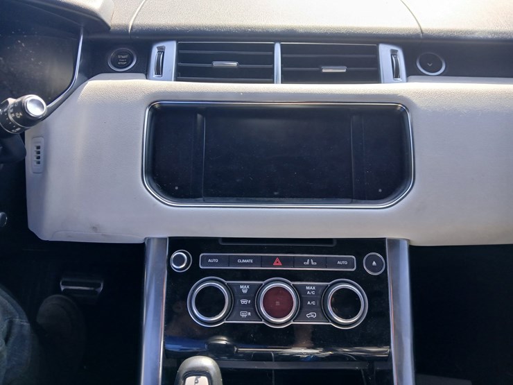 2016-land-rover-range-rover-image-39