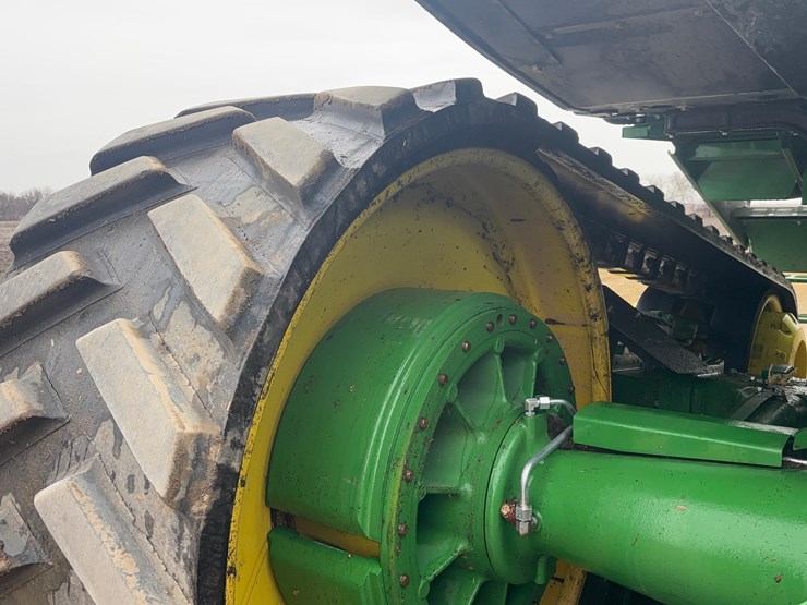 2024-john-deere-9rt-590-tractor-image-13