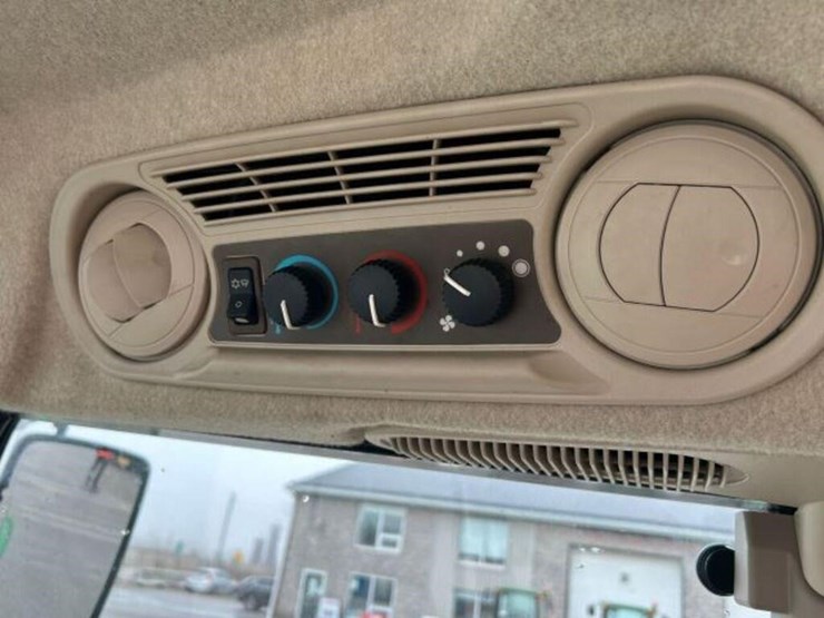 2016-john-deere-5085e-image-25