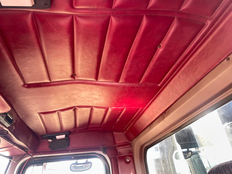 1998-peterbilt-378-image-56